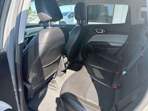 Used 2022 Jeep Compass Limited AWD/4WD image 5