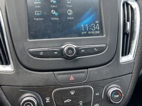 Used 2017 Chevrolet Malibu LT image 11