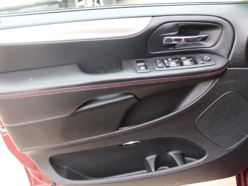 Used 2019 Dodge Grand Caravan GT FWD image 17