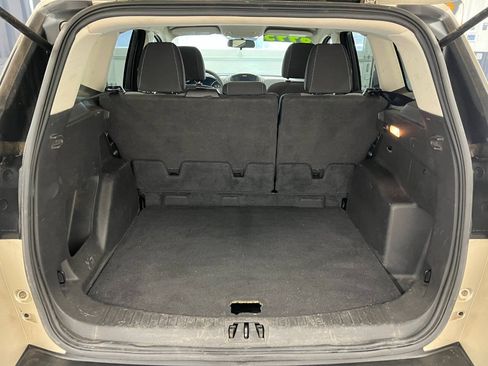 Used 2017 Ford Escape SE w/ SE Cold Weather Package FWD image 12