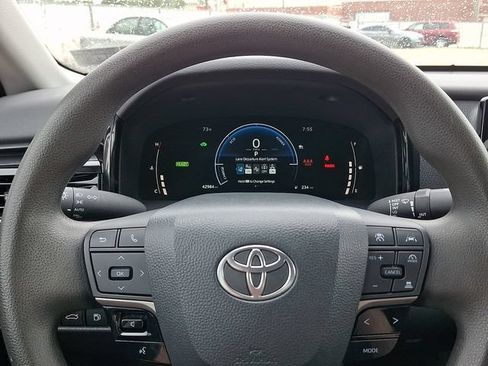 Used 2025 Toyota Camry LE FWD image 25