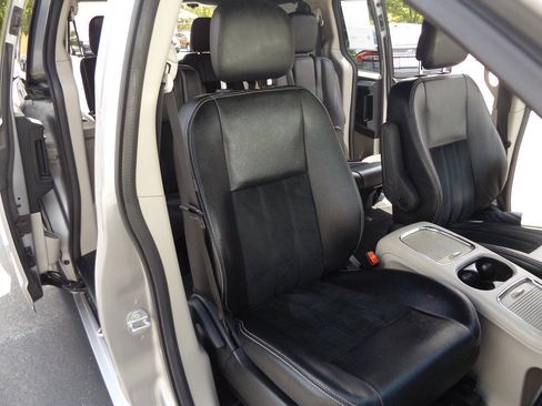 Used 2017 Dodge Grand Caravan SXT FWD image 20