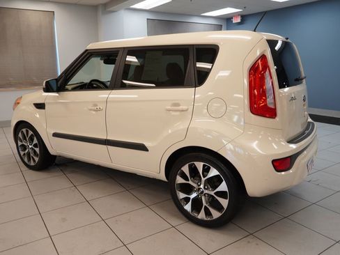 Used 2013 Kia Soul ! w/ Premium Pkg FWD image 8