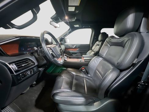 Used 2024 Lincoln Navigator Reserve image 16