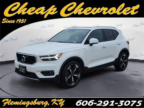 Used 2019 Volvo XC40 T5 Momentum image 1