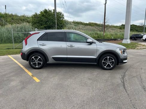 Used 2025 Kia Niro LX FWD image 25