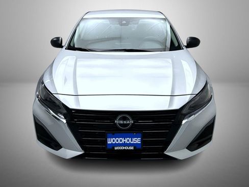 Used 2024 Nissan Altima 2.5 SV image 2