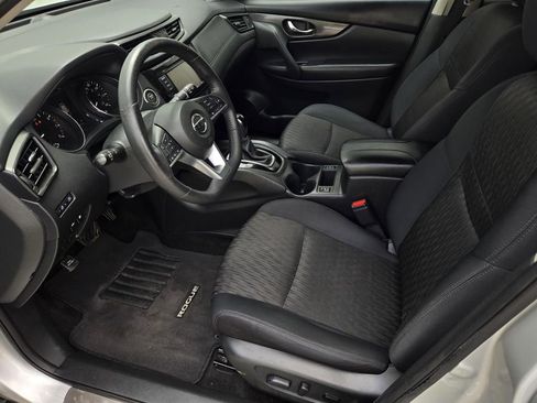 Used 2018 Nissan Rogue SV w/ Premium Package FWD image 19