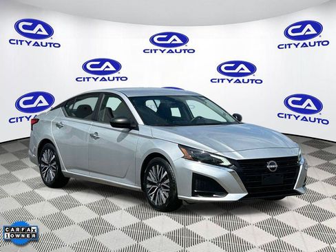 Used 2024 Nissan Altima 2.5 SV FWD image 1