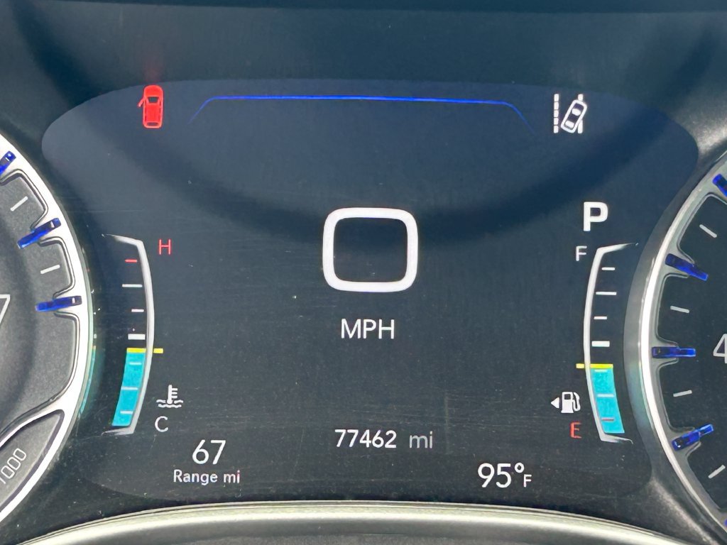 Used 2024 Chrysler Pacifica Touring-L FWD image 21