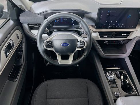 Used 2025 Ford Explorer Active image 21