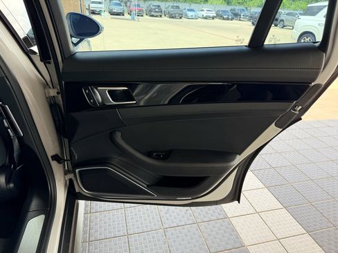 Used 2023 Porsche Panamera RWD image 16