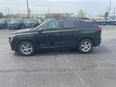 Used 2022 GMC Terrain SLE w/ Driver Convenience Package FWD image 3