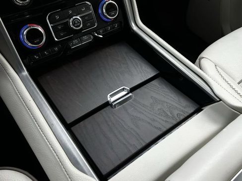 Used 2022 GMC Yukon XL Denali AWD/4WD image 23