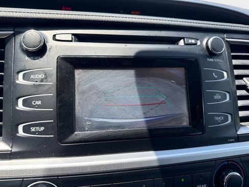 Used 2019 Toyota Highlander LE FWD image 22
