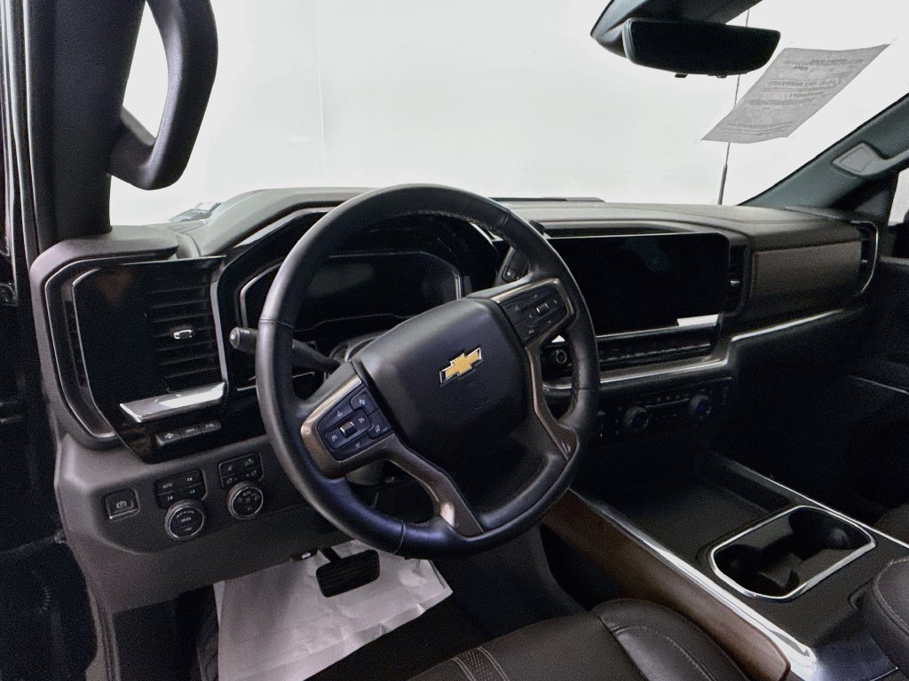 Used 2024 Chevrolet Silverado 2500 High Country w/ High Country Premium Package AWD/4WD image 9