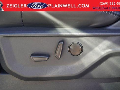 Used 2025 Ford Expedition Max Platinum image 23