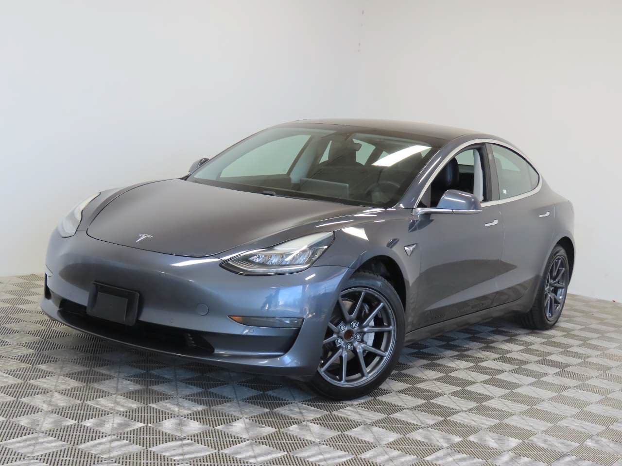 Used 2019 Tesla Model 3 Standard Range RWD image 1