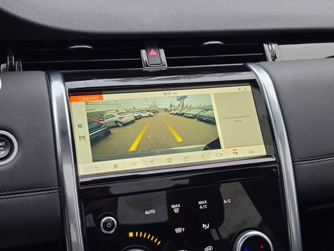 Used 2020 Land Rover Discovery Sport SE image 24