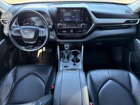 Used 2021 Toyota Highlander XLE image 14