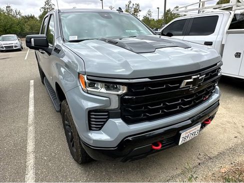 Used 2024 Chevrolet Silverado 1500 LT Trail Boss w/ LT Trail Boss Premium Package AWD/4WD image 2