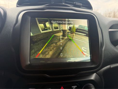 Used 2023 Jeep Renegade Altitude w/ Convenience Group I image 45