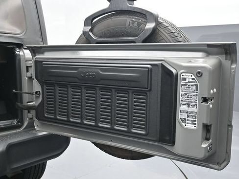 Used 2022 Jeep Wrangler Sport AWD/4WD image 15