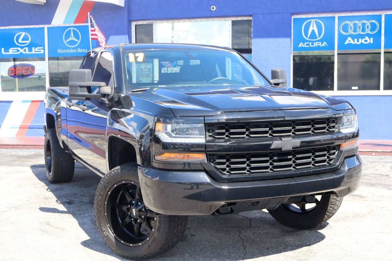 Used 2017 Chevrolet Silverado 1500 Custom w/ Custom Convenience Package RWD image 2