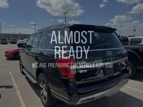 Used 2023 Ford Expedition XLT RWD image 3