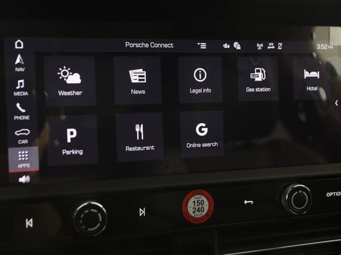 Used 2025 Porsche Macan image 42