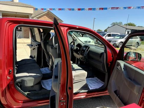 Used 2013 Nissan Frontier SV w/ SV Value Truck Pkg AWD/4WD image 22