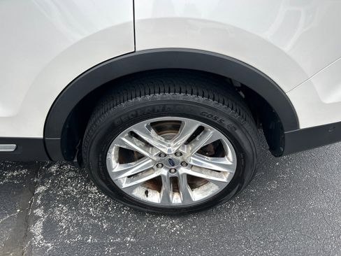 Used 2016 Ford Explorer Limited w/ Equipment Group 301A AWD/4WD image 35