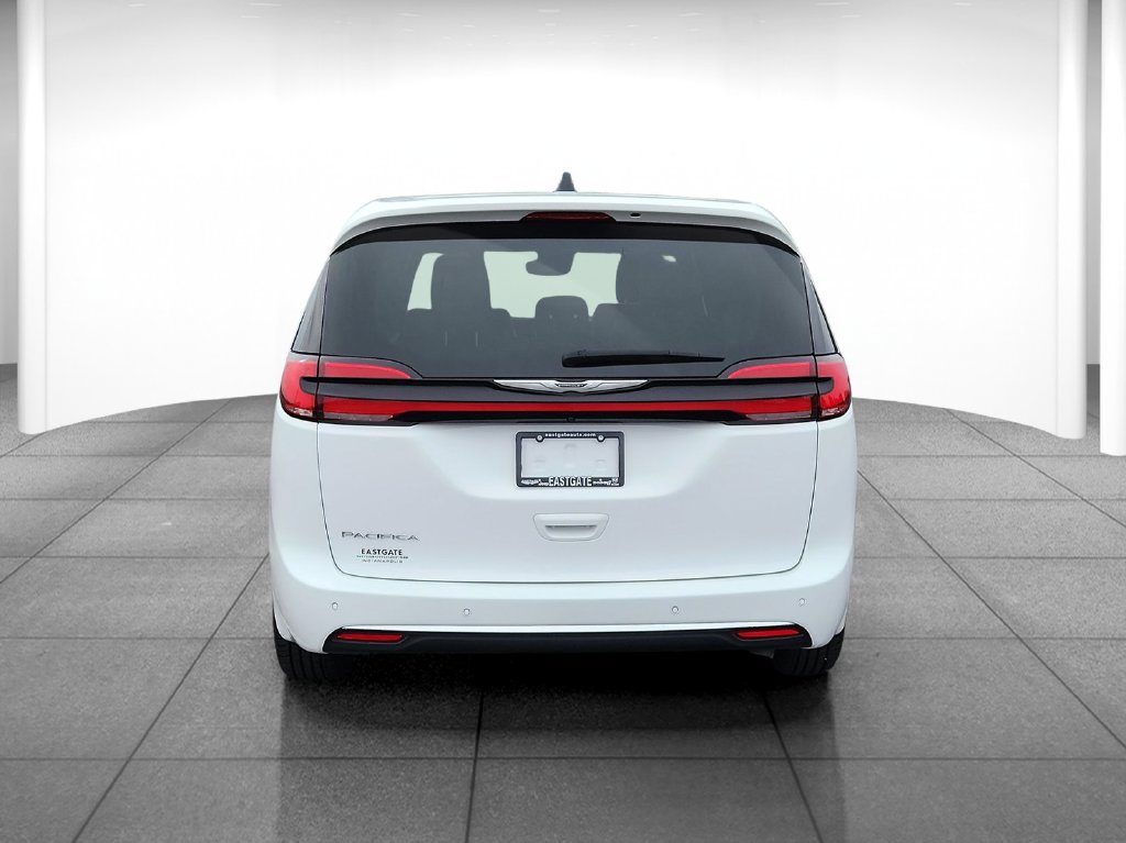 Used 2025 Chrysler Pacifica Select FWD image 7