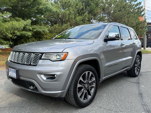 Used 2018 Jeep Grand Cherokee Overland AWD/4WD image 3