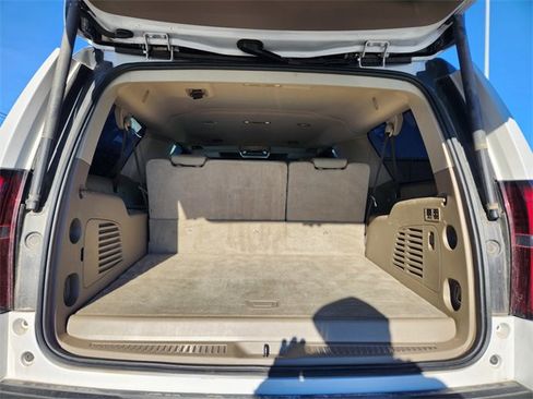 Used 2020 Chevrolet Suburban Premier image 30