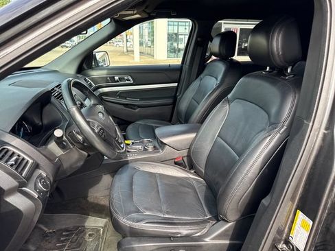 Used 2017 Ford Explorer XLT w/ Equipment Group 202A AWD/4WD image 9