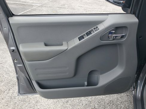 Certified 2021 Nissan Frontier SV RWD image 8
