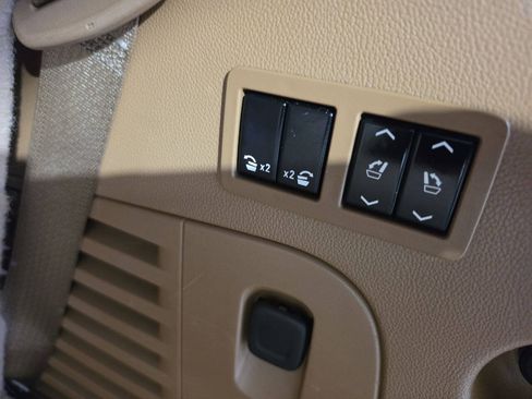 Used 2017 Cadillac Escalade Platinum RWD image 37