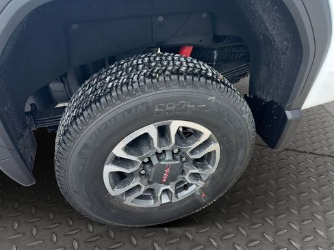 New 2026 GMC Sierra 2500 SLT w/ SLT Convenience Package image 22