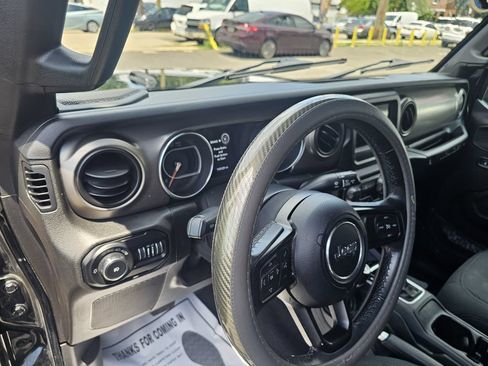 Used 2018 Jeep Wrangler Unlimited Sport S AWD/4WD image 24