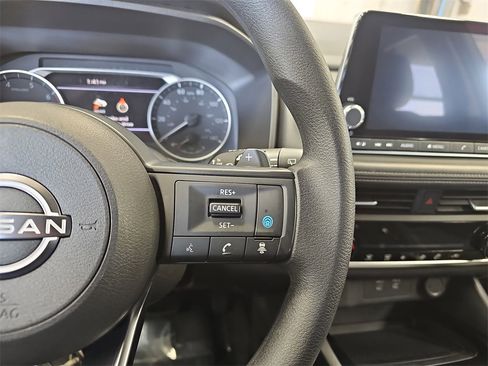 Used 2024 Nissan Rogue SV image 18