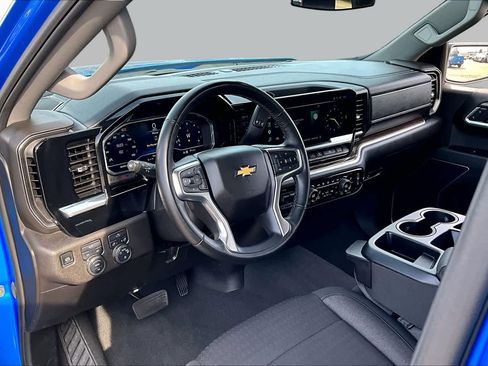 Used 2025 Chevrolet Silverado 1500 LT AWD/4WD image 18