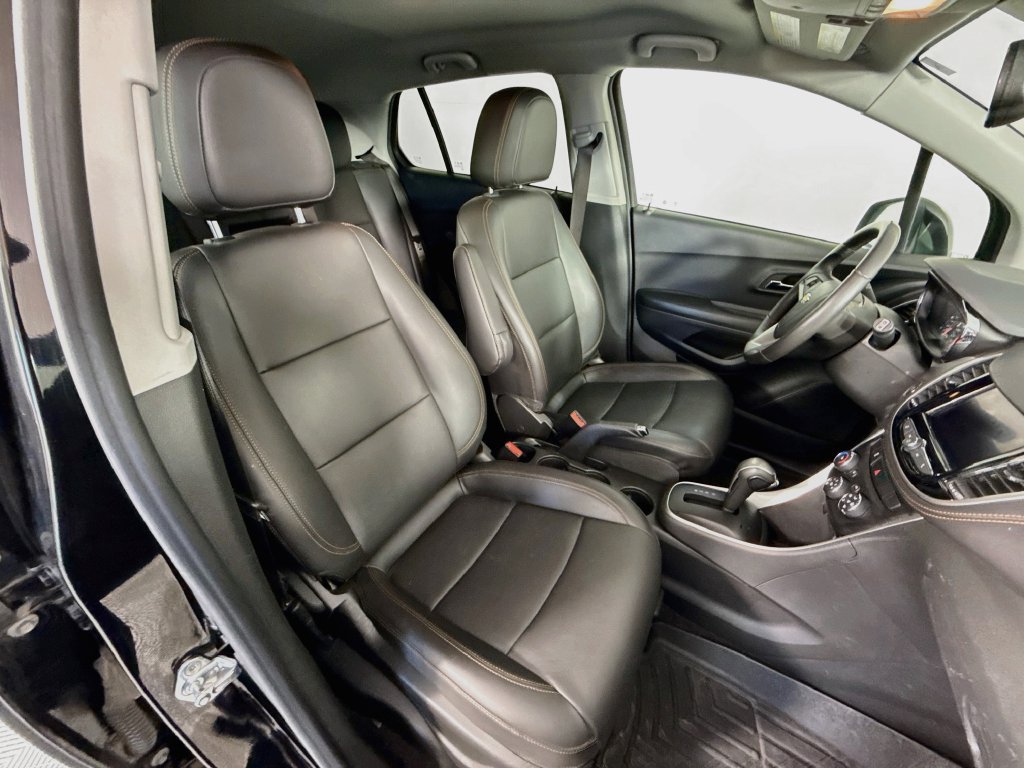 Used 2022 Chevrolet Trax LT w/ Premium Seat Package AWD/4WD image 24