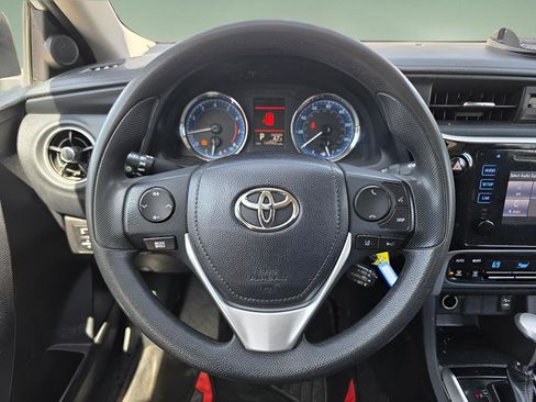 Used 2018 Toyota Corolla LE image 22