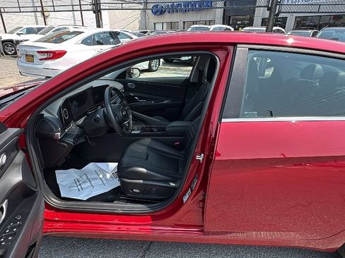 Used 2024 Hyundai Elantra Limited FWD image 12