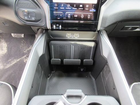 New 2026 RAM 2500 Laramie AWD/4WD image 24