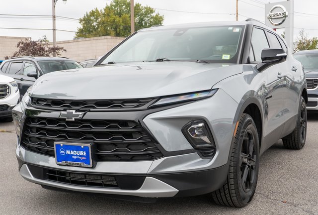 Used 2024 Chevrolet Blazer LT w/ Midnight/Sport Edition AWD/4WD image 2