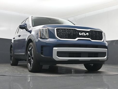 Certified 2024 Kia Telluride EX w/ EX Captain's Chair Package FWD image 31
