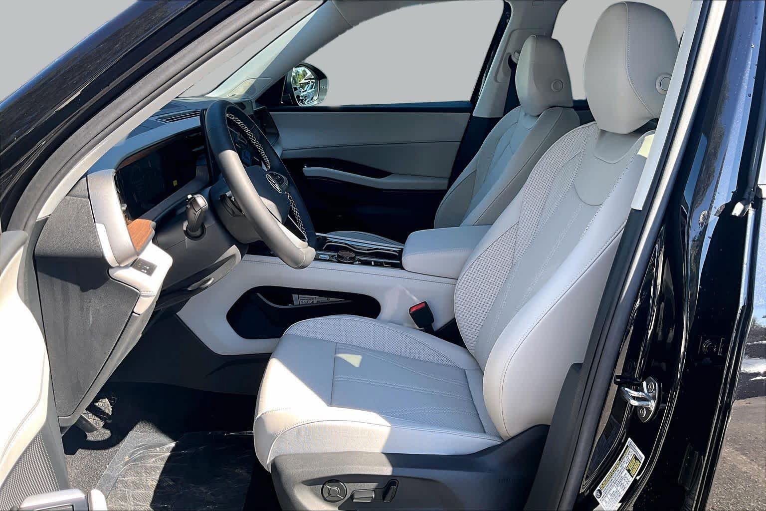 New 2027 Volkswagen Atlas SE FWD image 9
