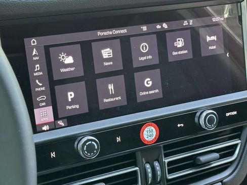 Certified 2026 Porsche Macan AWD/4WD image 28